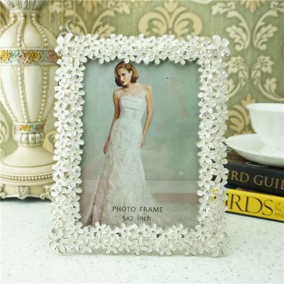 China Metal Flower Photo Frames Art Frame Studio Decoration for sale