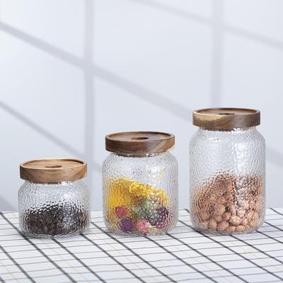 China Sustainable Kitchen Storage Clear Outlet 200ml 350ml 400ml 500ml Plant Glass Jar With Acacia Wood for sale