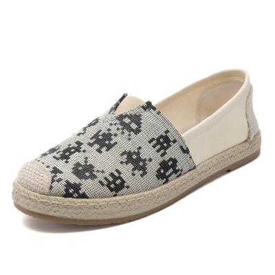 China 2022 New Lightweight Ladies Printed Polka Dot Shoes Canvas Casual Flats for sale