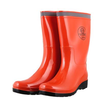 China Fashion Trend Factory Direct Selling Women Middle Cut Safety Rain Boots With Reflective Brand Gum Boots Orange Pulling Waterproof Rain for sale