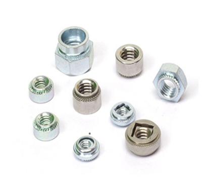 China SS304 Blind Flash Floating Round Broaching Self Clinching Nuts JIS Standard Zinkgeplatte afwerking voor metrische bevestigingsmiddelen Te koop