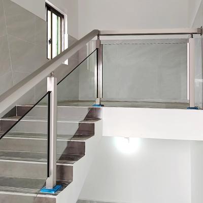 中国 2mm Thickness Stainless Steel Guardrail Contemporary 販売のため