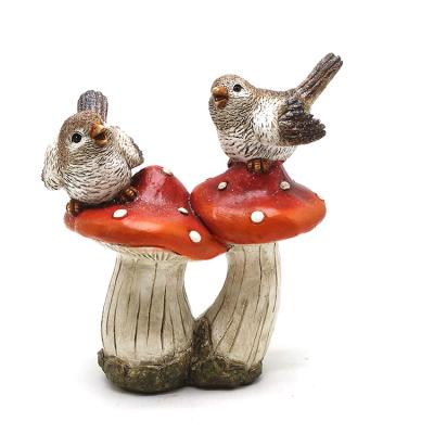 China Real World Home Decor Resin Vintage Size Mushroom with Bird Figurine, Polyresin Autumn Decoration for Home for sale