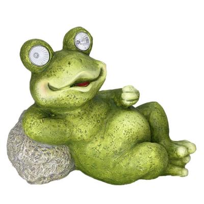 China Special Life Size Farmhouse Magnesia Material Garden Frog Decoration Handwork With Solar Light Eyes for sale