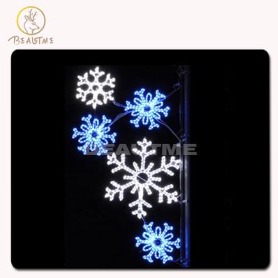 China Commercial Use Outdoor IP65 Festival Lighting Pole Commercial Pattern Snowflake Christmas Decorations Light Led Street Light for sale