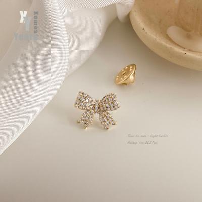 China Korean Fashion Pin Jewelery For Woman Formal 2021 New Design ALLOY Gold Color Bow Brooch Pin Collar Light Anti Button Girl Summer for sale