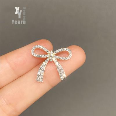 China Fashion Japanese Simple Personality Brooch Pin Jewelry Anti Light Buckle Elegant Small Pin Jewelry Anti Light Buckle Accessories For Woman for sale