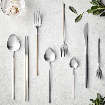 China Modern Wholesale Heart Shape Stock 18/8 Gold Plated Stainless Steel Gold Flatware Set for sale