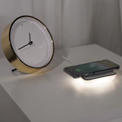 Chine Chargeur charing sans fil de haute qualité multifonctionnel de vente chaud de lumière de nuit de table de 2018 LED Qi pour le téléphone intelligent à vendre