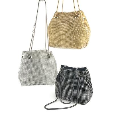 China Fashion factory direct sale dinner pocket net diamond soft sequins tilting bucket bag chain lady bag fashion portable candy for sale