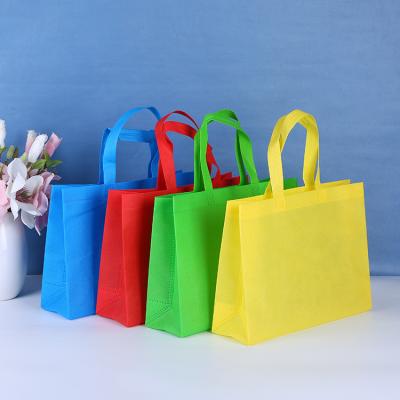 China Portable Nonwoven Stain Bag Blank Clothing Shopping Durable/Reusable Multicolor Nonwoven Gift Bag Can Be Customized Logo for sale