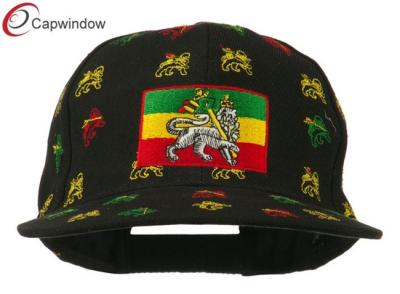 Chine Casquette de baseball acrylique de Snapback de fermeture de courroie de Velcrorized, chapeau plat de Bill de Rasta d'impression noir de lion à vendre