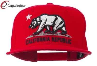 Chine Casquettes de baseball acryliques classiques de Snapback de République de la Californie, chapeau plat de Bill de fermeture instantanée de plastique à vendre