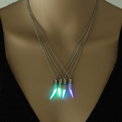 China CLASSIC Glow in the Dark Quicksand Light Pendant Necklace Bright Classic Pepper Necklace Wholesale for sale