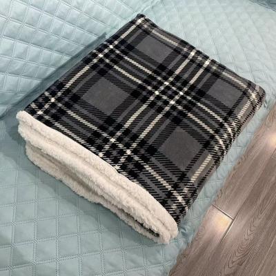 China Available Sales Super Soft Thick Lamb Wool Folded Double-Layer Sherpa Fleece Blanket Blanket For Winter for sale