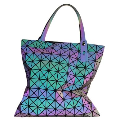 China Luminous Reflective Handbag Toto Bag Large Luminous Geometric Tote Bag For Women for sale