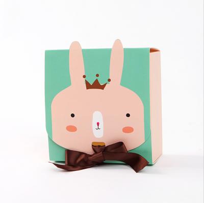 China New type eco-friendly cartoon wedding candy box sweet price attractive price box for sale