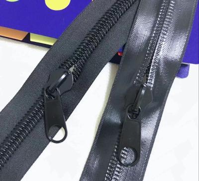 China Raincoat hot sale! no.3 waterproof zipper slider with puller for nylon zipper reverse for sale