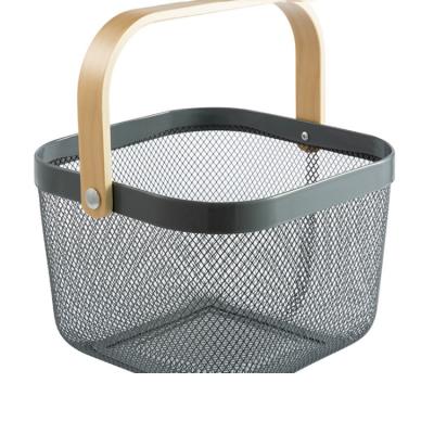 China Sustainable Kitchen Flower Metal Wire Mesh Storage Basket With Wooden Handle Metal Fruit Basket for sale