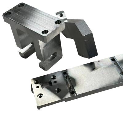 Chine 100% d'inspection complète OEM Pièces en aluminium de matériel métallique de précision pour automobile/machinerie à vendre