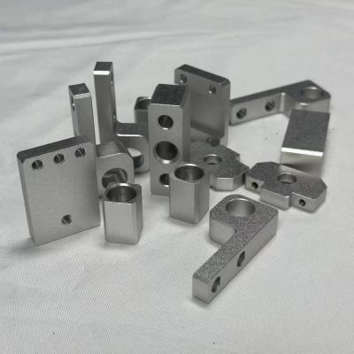 China Individuelle Metall-Aluminium-Oxid-Stahl-Werkmaschinen mit ASTM-Standard-CNC-Teilen zu verkaufen