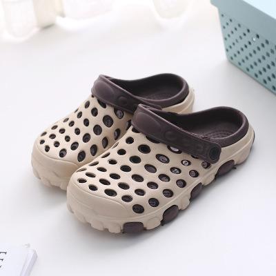 China New Summer Baotou Slipper Round Hole Light Male Non-slip Hole Beach Female Slippers for sale