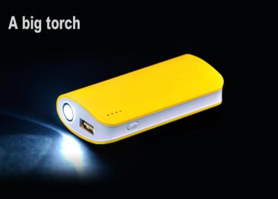 中国 18650 李イオン リチウム イオン LED ライトを持つ携帯用力銀行 4000mah 移動式充電器 販売のため