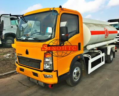 China HOWO 1000 - 1200 Gallons Petrol Tank Truck Carbon Steel Tank Material for sale