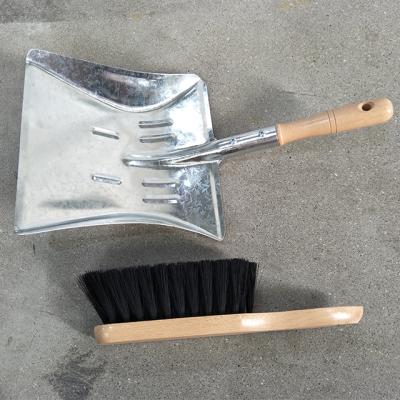 China Beautiful and Strong Metal Dustpan Kitchen Cleaner Galvanized Iron Home Dustpan with Short Handle for sale