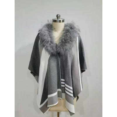 China Anti-wrinkle real pashmina raccoon fur shawl woolen winter shawls women warm coats ladies with fur collar for sale