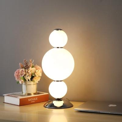 China New Design Nordic Contemporary Web Celebrity Style Bedroom Bedside Table Warm Light Modern Single Lamp for sale