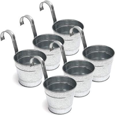 China Handmade Wholesale Tin Metal Galvanized Bucket Hanging Planter for sale