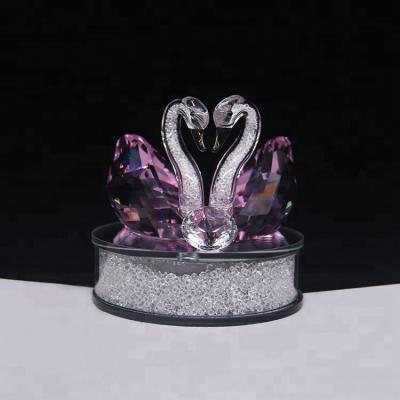 China 2022 Universal Crystal Swan Figurines Crystal Swan Saint Bomboniere Miniature Crystal Bomboniere Gifts For Wedding for sale