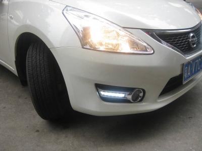 China O diodo emissor de luz DRL de Nissan TIIDA ilumina o brilho alto, o plástico e o cromo à venda