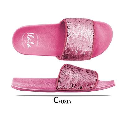 China Fashion Trend Woman Outdoor Rubber Slides White Slides Women Slides Slippers For Women for sale