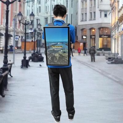 China 23.8 Zoll Rucksack Hochhelligkeit Werbung LCD-Display WIFI-Netzwerk Android-Display zu verkaufen