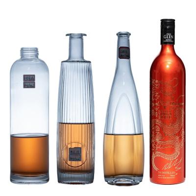 China Persoonlijke lege glazen drankfles 500 ml 750 ml glazen fles drank met schroefkap/kork Te koop