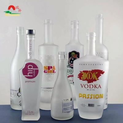 China Custom Crystal Glass Leergefrorene Tequila 700 ml Flasche für Alkohol Whisky Wodka 750 ml zu verkaufen