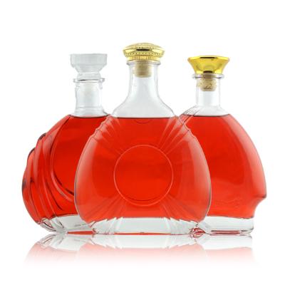 China Material de la botella: material de vidrio súper sílex de 700 ml de vodka botella de vidrio de whisky con tapones en venta