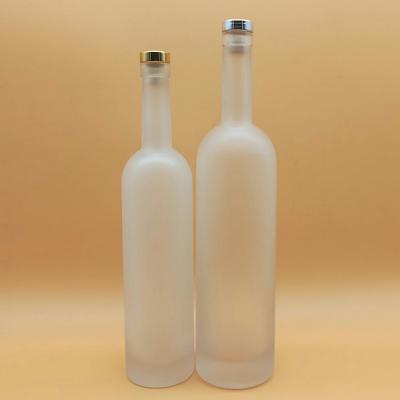 China Super Flint material de cuello de vidrio 750ml botella de vidrio de vodka personalizada para bebidas en venta