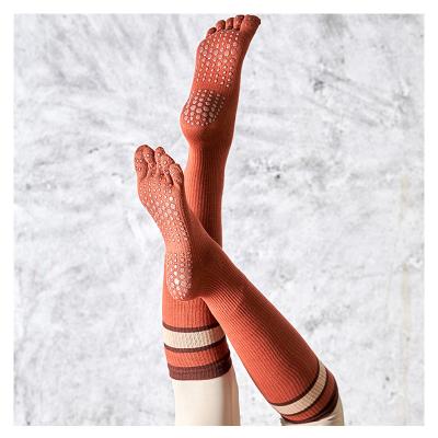 China Wholesale Stocking Anti-fault Finger Knee Grip Cotton Women High Five Knocks Women's Sports And Anti Slip Fitness Yoga Socks for sale