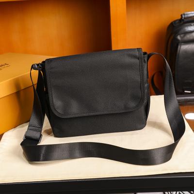 China Factory Wholesale Custom Made Oxford Color Eco - Friendly And Fashion Simple Black Cross - Body Shoulder Courier Man Bags for sale