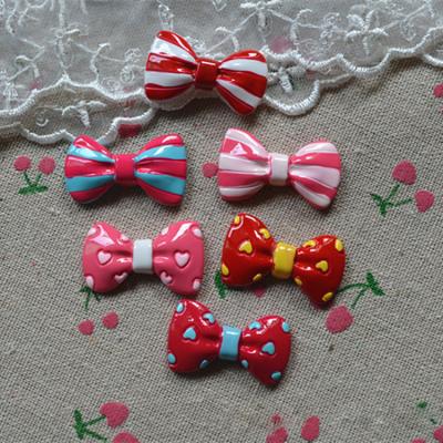 China Global Hot Selling Resin Craft Top Quality Stripe Heart Pattern Bow Handmade Bow Design Flat Back Charm For Hair Ornament for sale