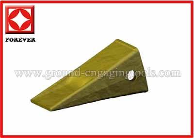 China 1U3302 Caterpillar style standard dirt bucket tooth for a J300 series; takes a 9J2308 pin and an 8E6259 sleeved retainer for sale