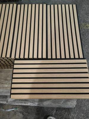 China PET Houten akoestische slaten panelen MDF veneer Moderne geluidsdichte akoestische wandpaneel Te koop