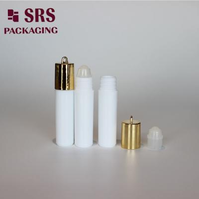 China SRS empty cosmetic 5ml plastic perfume roll on bottle with gold hook cap à venda