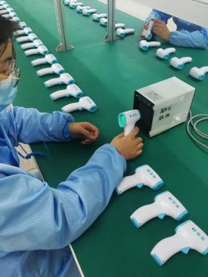 中国 電池式自己のテストのための非接触デジタル額の温度計 販売のため