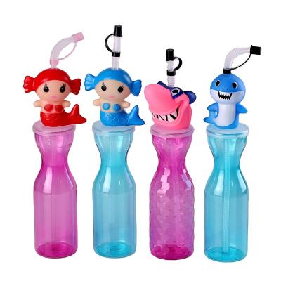 China High Quality Viable Cartoon Toy Plastic Straw Cup With Reusable Animals Toys for sale