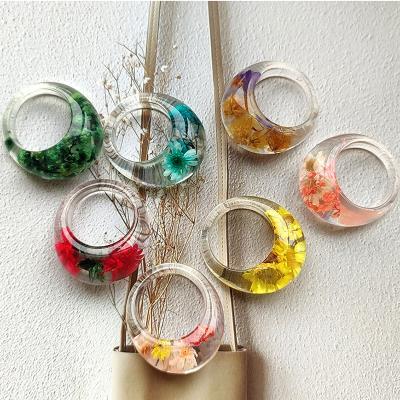 China Vintage Fashion Dry Flower Rings Geometric Acrylic Colorful Flower Resin Rings Transparent Rings For Women for sale