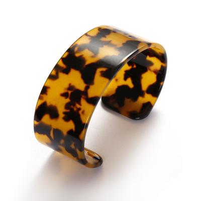 China New Design CLASSIC Acrylic Bangle Cuff Colorful Acrylic Bangle Bracelet For Women for sale